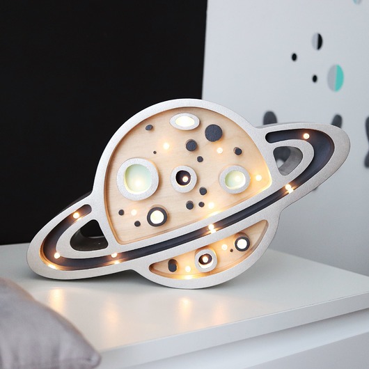 lampy do pokoju dziecka lampka Planeta z el. drewna