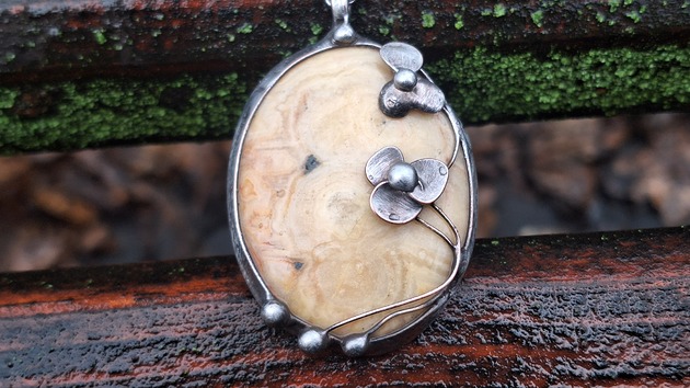 wisiory Kwiaty na agacie - wisiorek