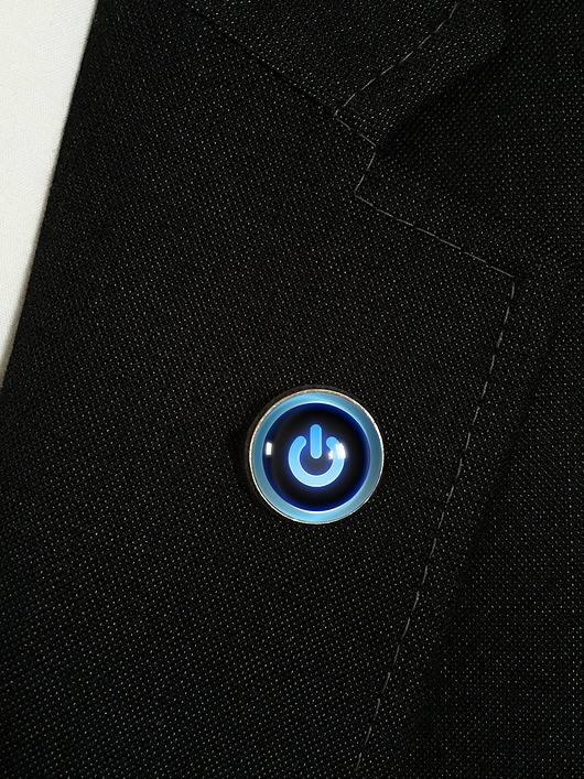 biżuteria męska Power button - wpinka do marynarki - 0319
