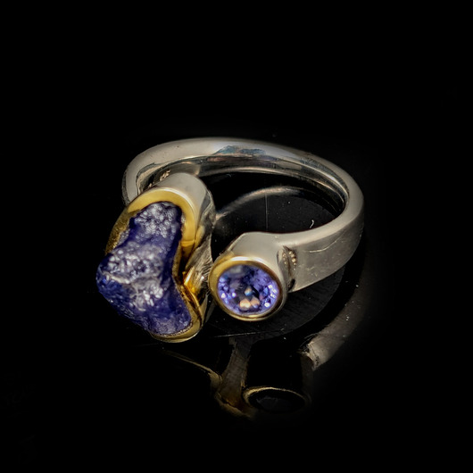 pierścionki złote Księżycowy pierścionek z tanzanitami