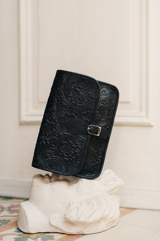 torby na ramię Torebka skórzana na ramię ALMOND - tłoczony kwiatowy wzór