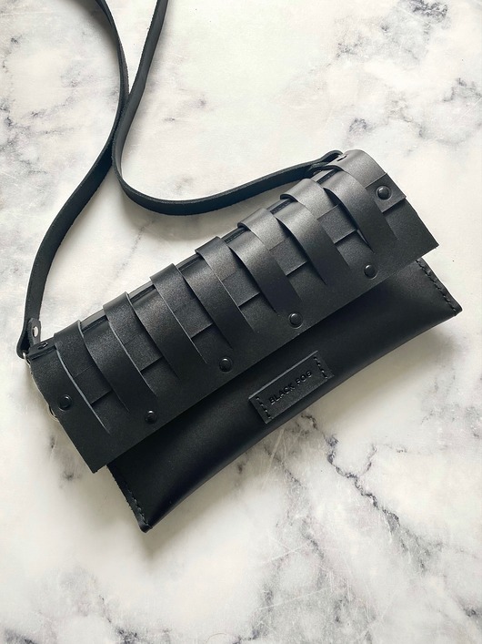 Raven clutch bag - black Black Fog