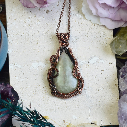 wisiory Miedziany wisiorek wire wrapping z serafinitem aqua
