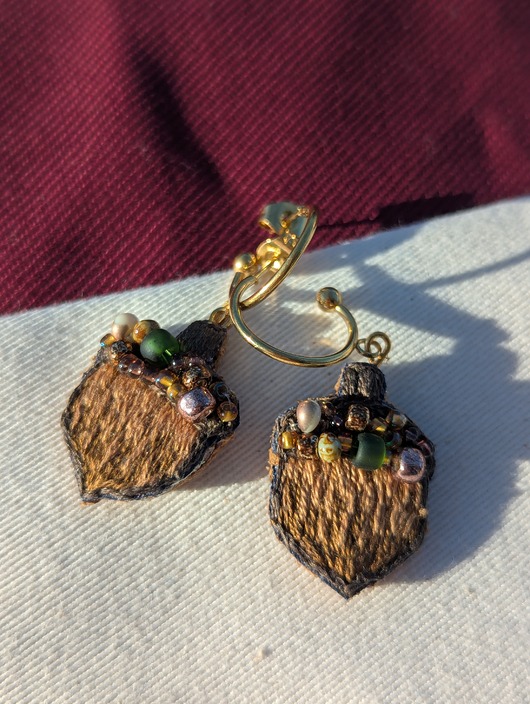 kolczyki - inne Jesienne kolczyki żołędzie - z koralikami na czapeczkach