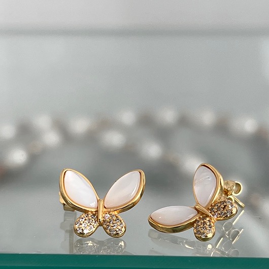 kolczyki pozłacane Kolczyki w formie motylków z masą perłową i cyrkoniami, srebrne, pozłacane