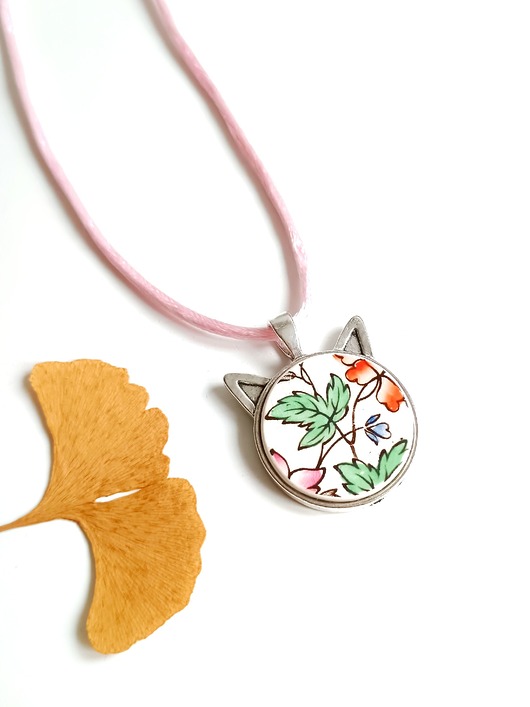 wisiory Naszyjnik w kwiaty kot