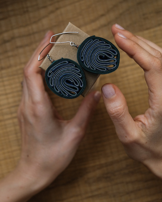 kolczyki soutache Folkowe kolczyki zielone liście. Geometryczna biżuteria tekstylna