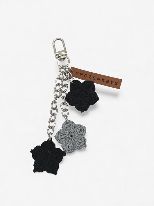 breloki Brelok Trzy Kwiatki - Szarość i Czerń