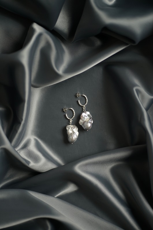 kolczyki srebrne Kolczyki srebrne z dużymi barokowymi perłami