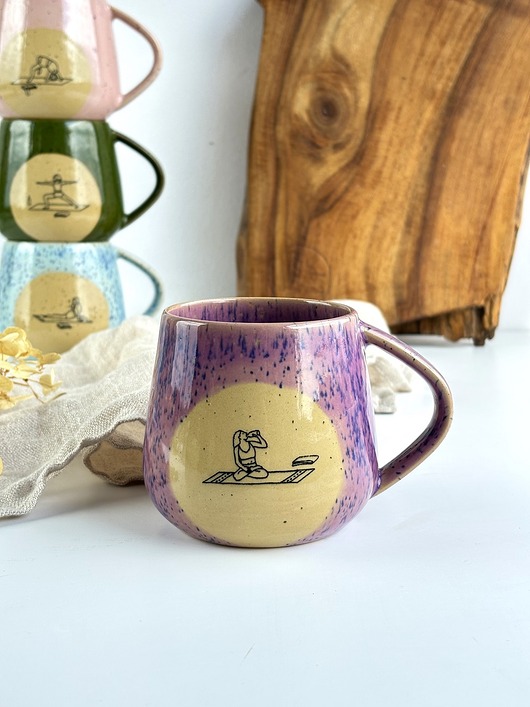 kubki Kubek ceramiczny beczułka 320 ml - Joga fioletowy
