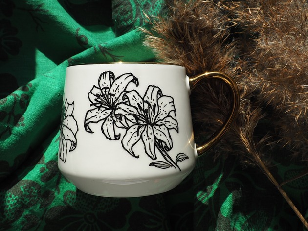kubki Ręcznie malowany kubek LILIA