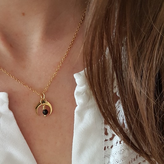 delikatny łańcuszek z księżycem i onyksem LEI handmade 