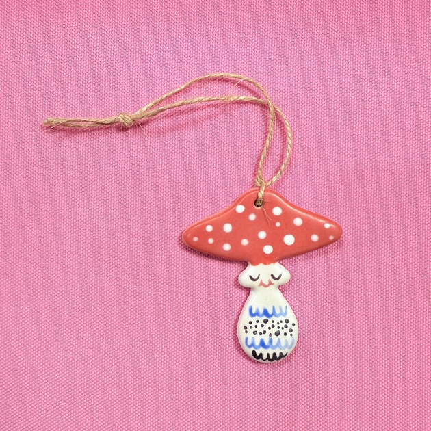 ozdoby choinkowe Ceramiczna zawieszka na choinkę uśmiechnięty muchomorek