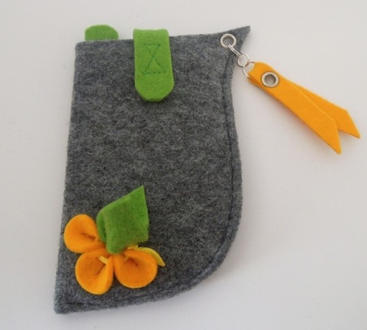 Etui na telefon-szare z żółtym kwiatkiem Green Sheep