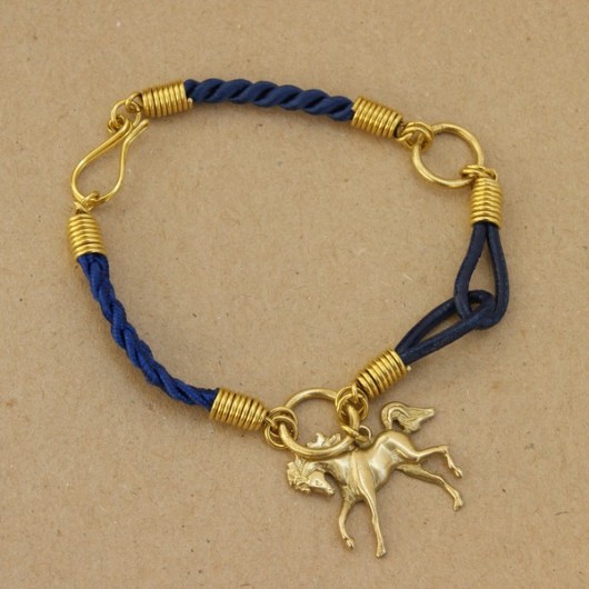 Blue hors SHEandHE