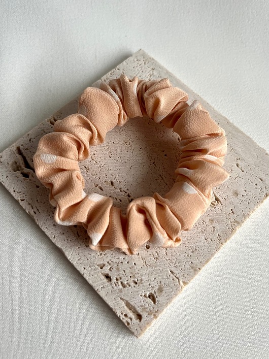 gumki do włosów Jedwabna brzoskwiniowa gumka do włosów Peach - mini 8 cm