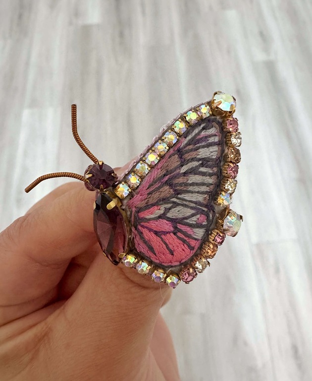 broszki Haftowana broszka motyl
