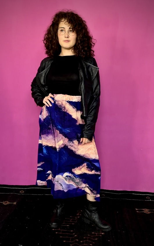 spódnice midi SPÓDNICA midi rozkloszowana na gumce, autorski print niebo (100% wiskoza)