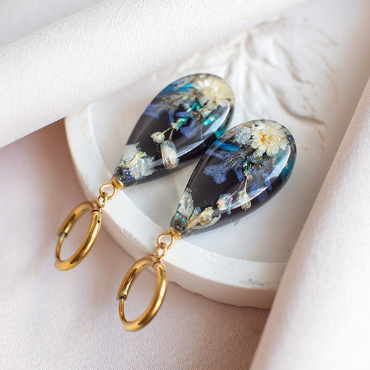 kolczyki z żywicy Kolczyki z kompozycją kwiatową