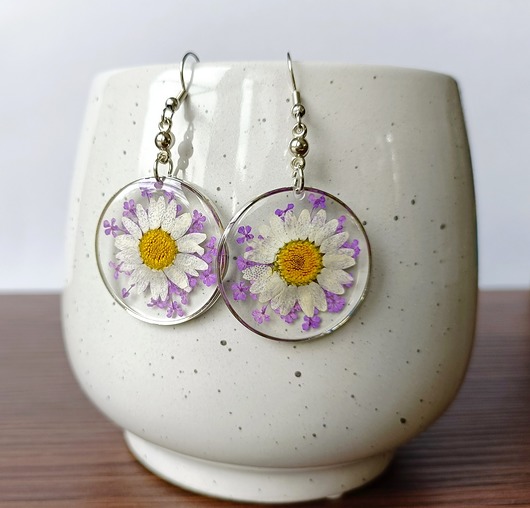 kolczyki z żywicy MAGIA ŻYWICY - kolczyki fioletowa MARGARETKA