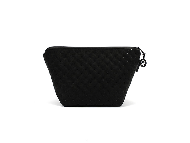 kosmetyczki Elegancka czarna pikowana kosmetyczka