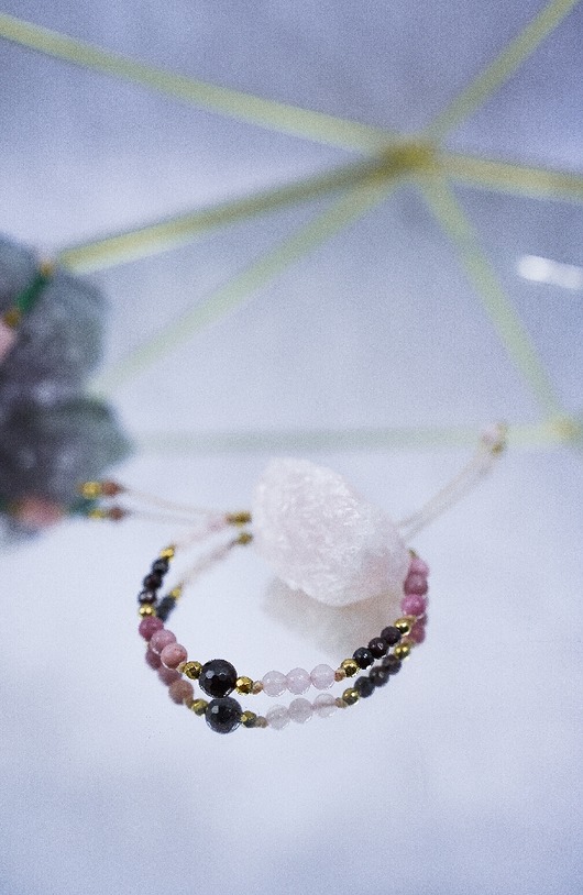 bransoletki na sznurku Bransoletka Miłość z kamieni naturalnych, kwarc różowy