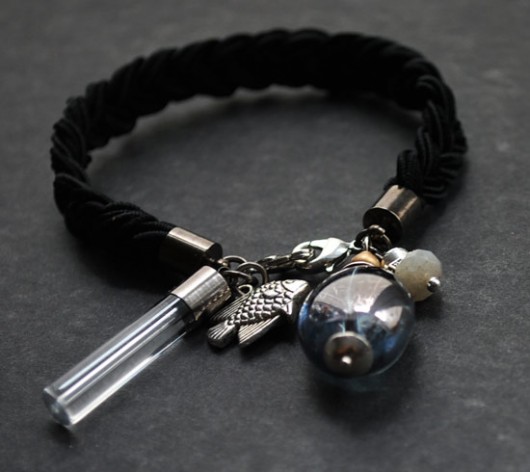 Dark room - bransoletka Buy or Die