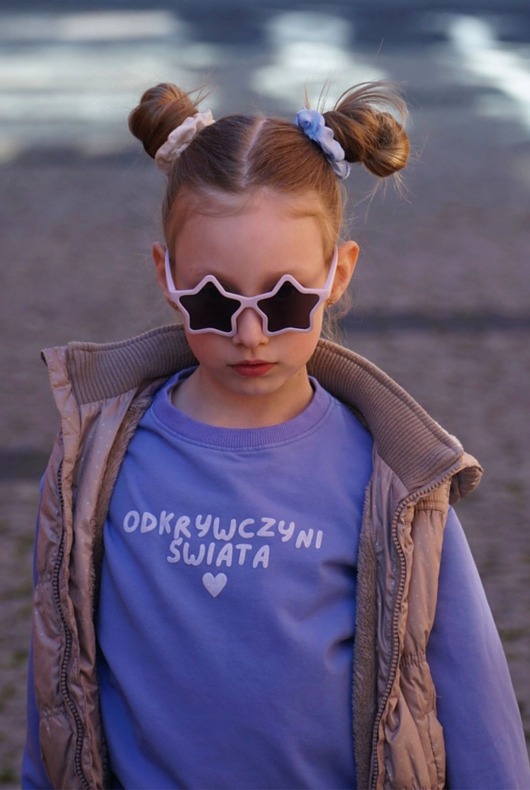 bluzy dla dziewczynki Bluza dziecięca ODKRYWCZYNI ŚWIATA - lawendowa