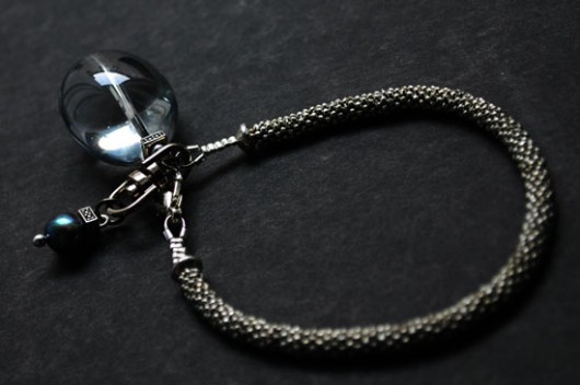 Crystal egg - bransoletka Buy or Die