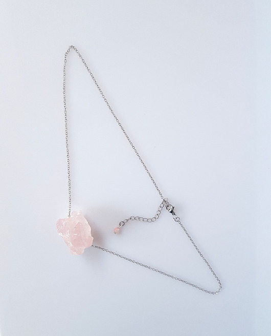 wisiory Kwarc różowy na łańcuszku
