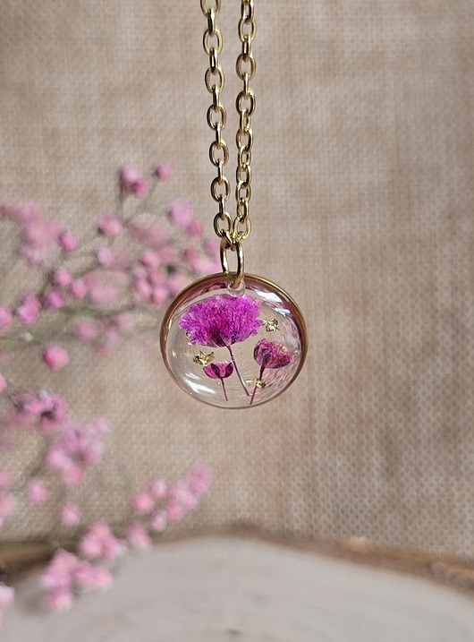 wisiory Łąka kwiatowa różowa Złota zawieszka złoty wisiorek kwiaty żywica