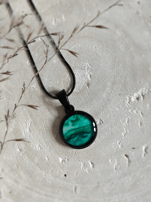 wisiory Naszyjnik z kolekcji Zieleń Butelkowa