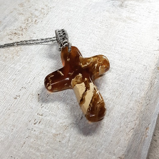 wisiory Bursztynowy krzyżyk   s173