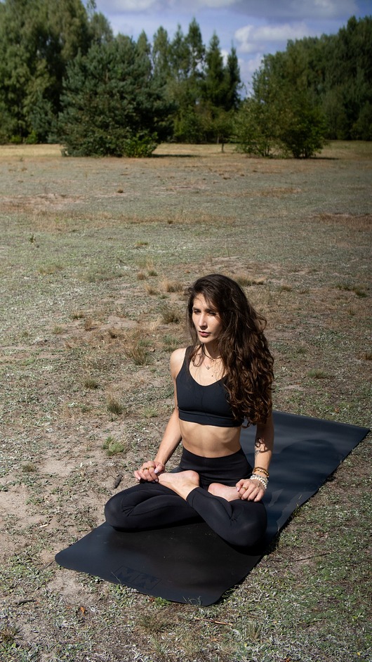 akcesoria do jogi Mata do jogi ROOT 4mm Basalt, PU + naturalny kauczuk