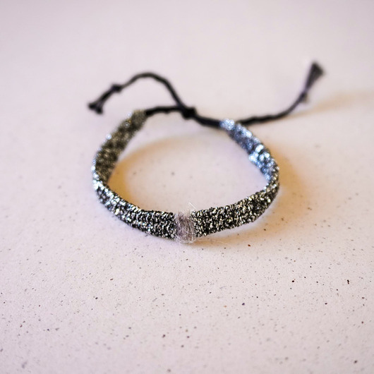 bransoletki na sznurku Minimalistyczna bransoletka na sznurku z błyszczącą nicią- Silver & Black