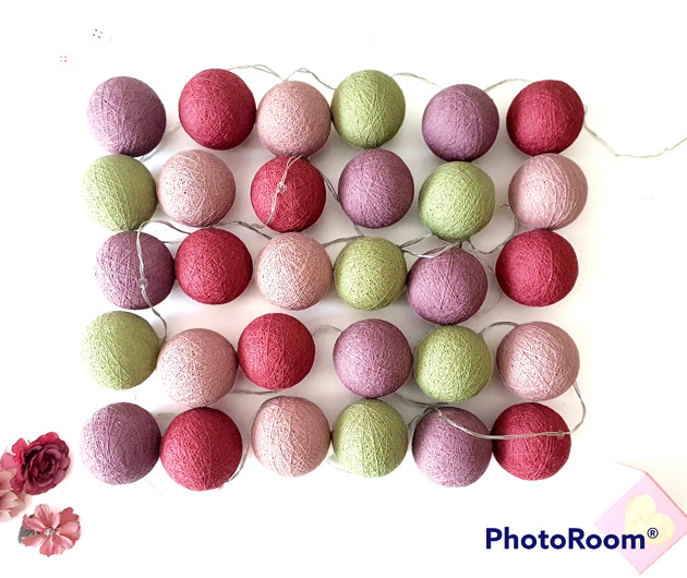 dekoracje świetlne Lampki Cotton Balls 30 led, Malinowe, świecące kule na baterie