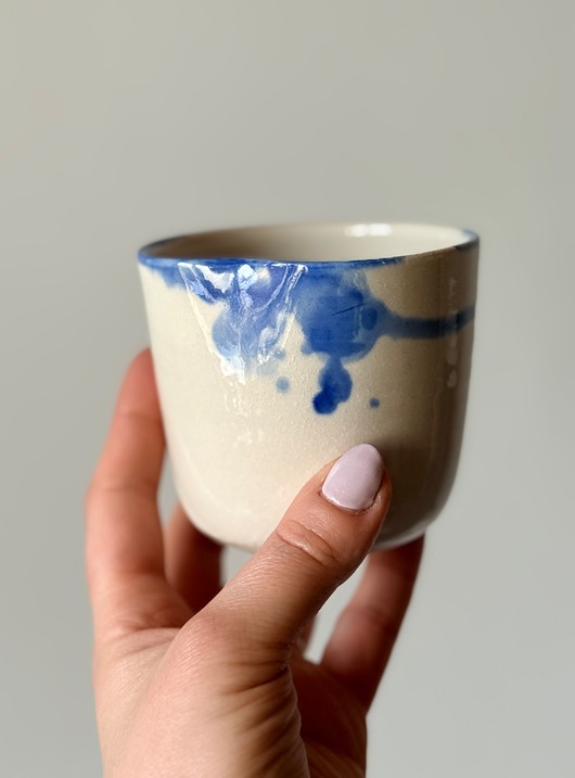 kubki Czarka z niebieskim akcentem