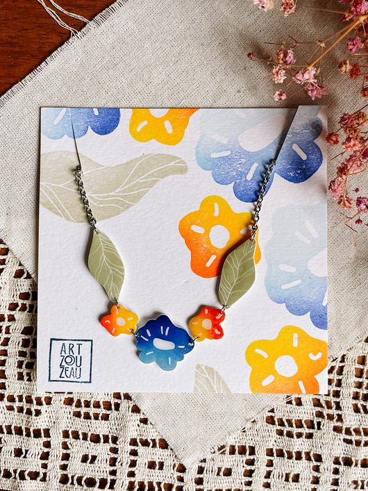 naszyjniki - inne Kolorowy naszyjnik z motywem kwiatowym - artystyczna biżuteria na prezent
