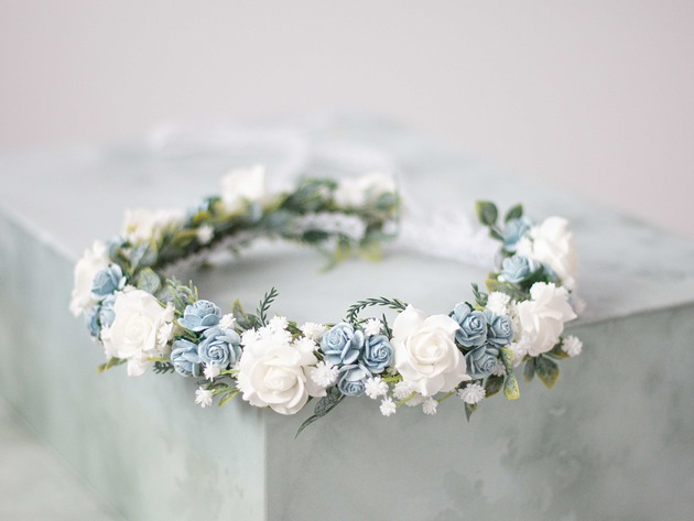 Ślubne ozdoby do włosów Błękitny wianek z gipsówki i różyczek