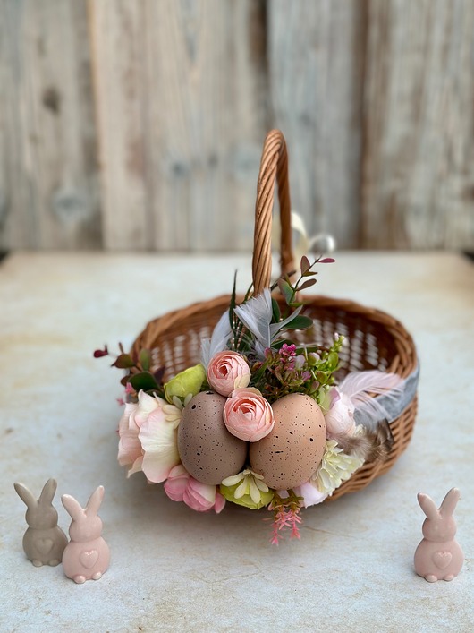 koszyki wielkanocne Wielkanocny koszyczek na święconkę, koszyczek z dekoracją