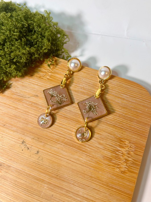 kolczyki z żywicy Efektowne wiszące kolczyki z kwiatami Dzika marchew