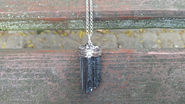 wisiory Turmalin jak węgiel - wisiorek