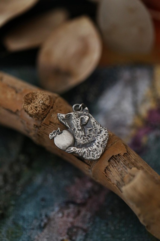 wisiory Wisior szop z jabłkiem ze srebra próby 925