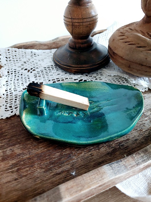 Podstawki pod kadzidełka Ceramiczna podstawka palo santo, kadzidło