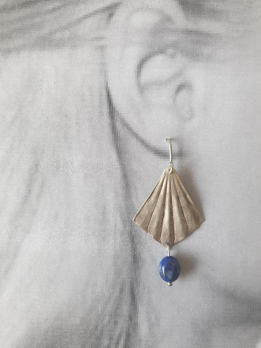 kolczyki z kamieniami Kolczyki ORIGAMI mosiądz posrebrzany, z lapis lazuli