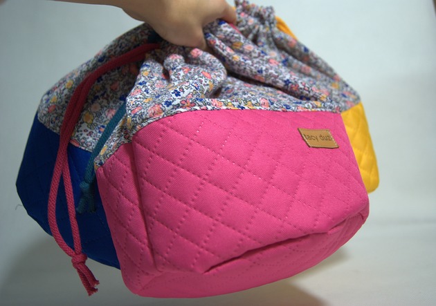 kosmetyczki Worek-kosmetyczka duża "kolorowe kwiatuszki" różowa