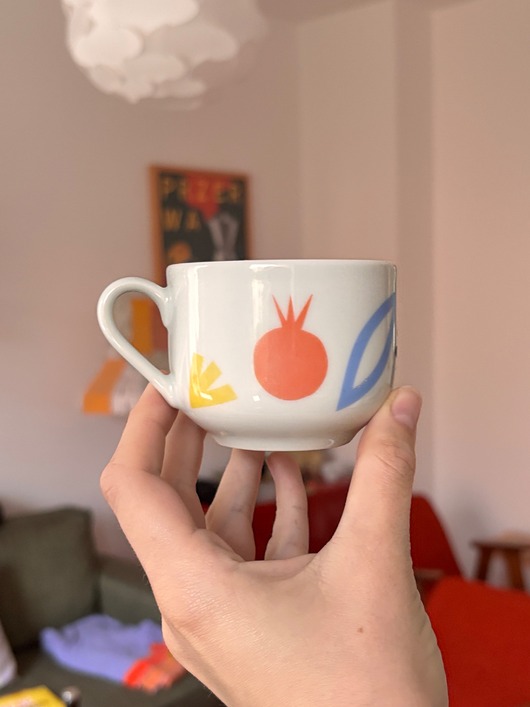 kubki i filiżanki Kolorowa filiżanka