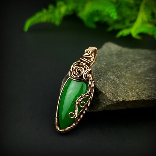 wisiory Wisiorek z zielonym jadeitem  wire wrapping