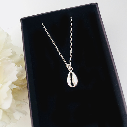 srebrne naszyjniki Naszyjnik  muszelka Kauri , morze, srebro