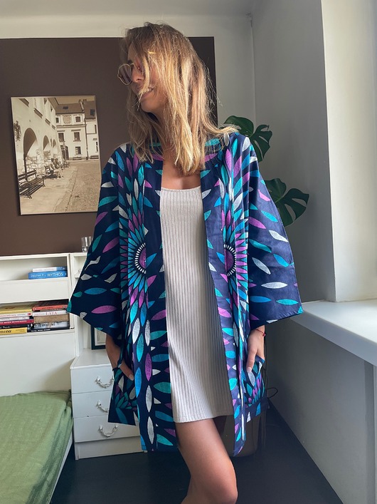 sukienki mini damskie Granatowe kimono w pióra